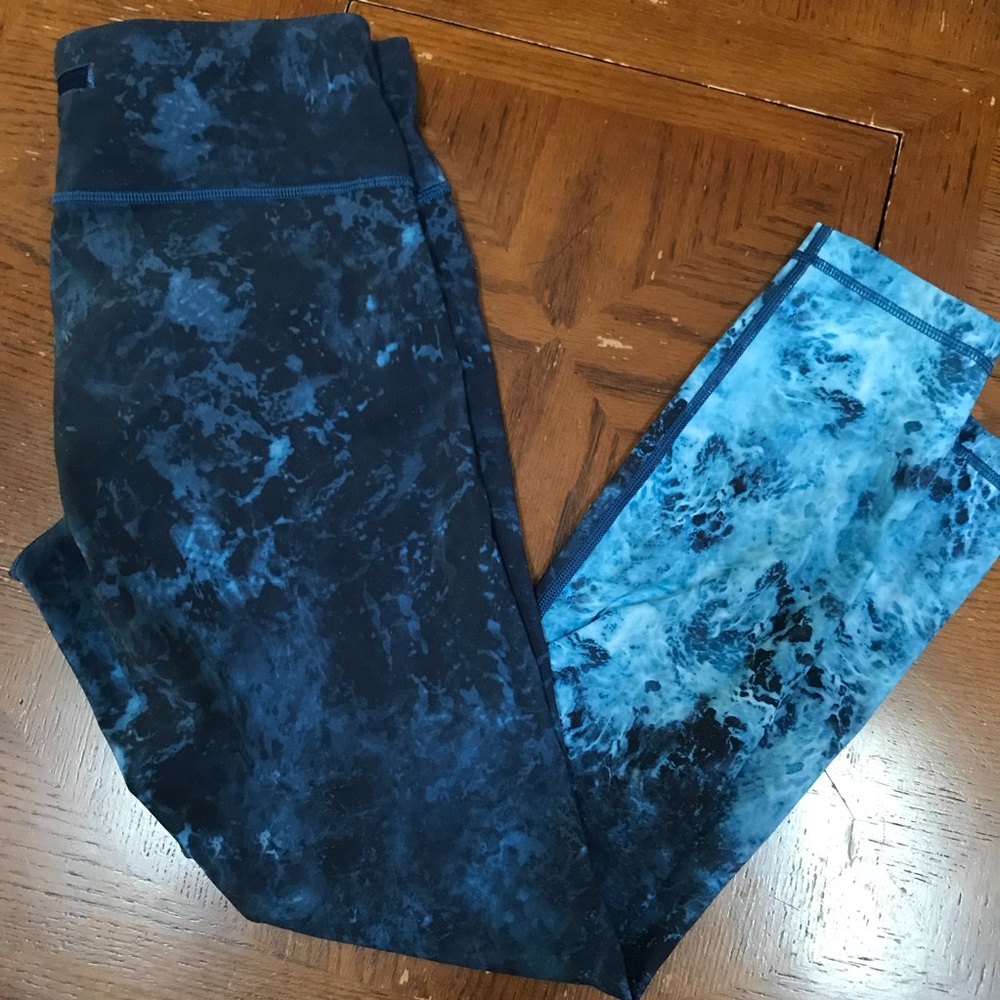 Lululemon size 8 Deep Sea H20 Waterproof Print